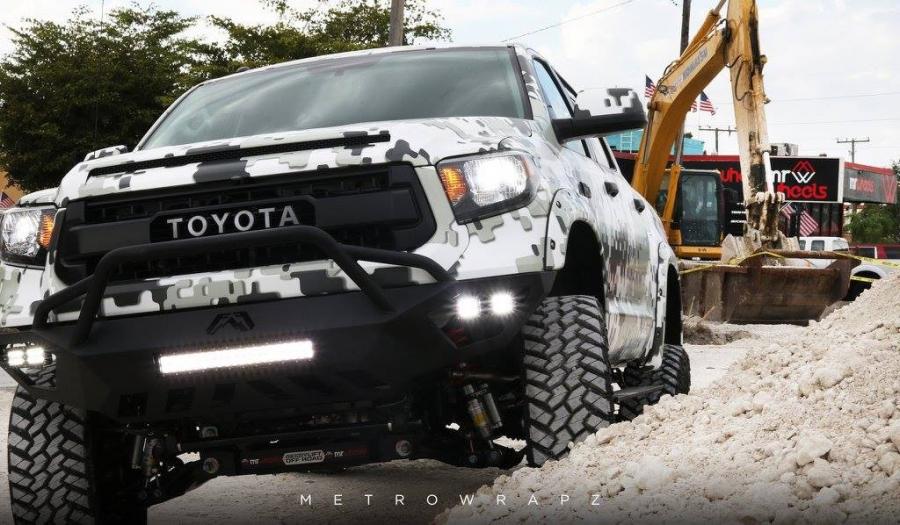  Toyota Tundra Camo by MetroWrapz 2017 года  (фото 2 из 6)